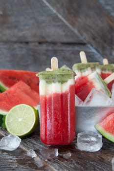 Popsicles with yogurt and fresh fruit