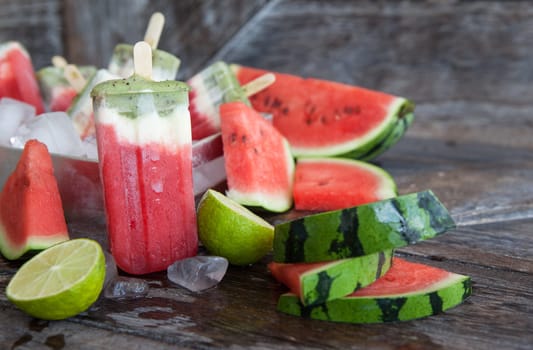 Popsicles with yogurt and fresh fruit