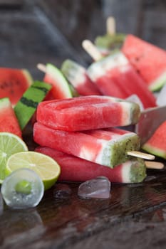 Popsicles with yogurt and fresh fruit