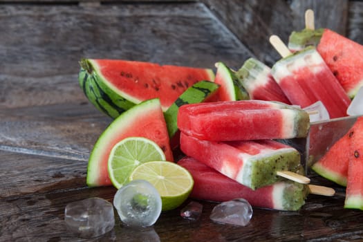 Popsicles with yogurt and fresh fruit