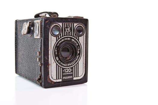 The Vrede-Box Syncrona made by Vredeborch Ltd in Germany in 1953.  It takes 120 film and also has a flash hotshoe.