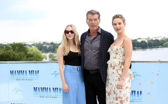 Amanda Seyfried, Pierce Brosnan und Lily James   ,.Mamma Mia 2 ! Here We Go Again Presscall  in Hamburg,12.07.2018