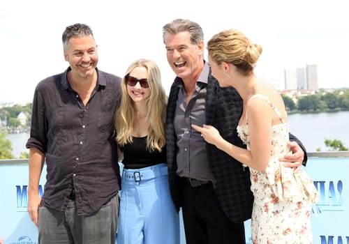 Ol Parker, Amanda Seyfried, Pierce Brosnan und Lily James   ,.Mamma Mia 2 ! Here We Go Again Presscall  in Hamburg,12.07.2018