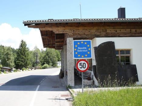 Border sign Republic of Austria at the Dürrnberg border crossing