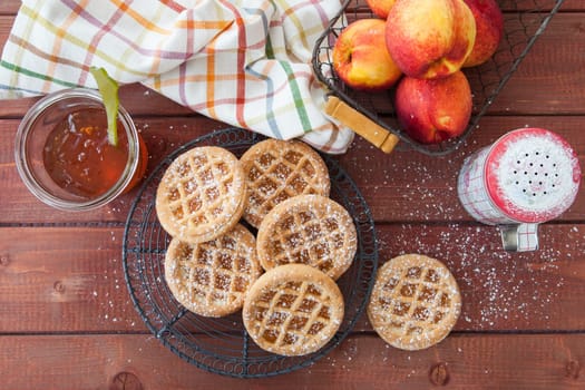 Little pies made from short crust and peach jam