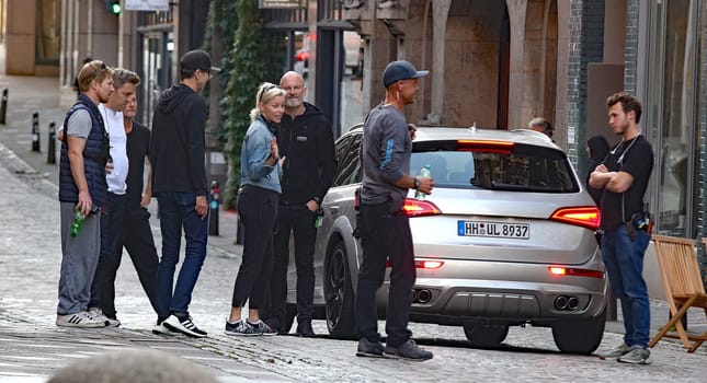 Elizabeth Banks  and Crew .filming 3 Angel for  Charlie  at the  Fleet Island Hamburg