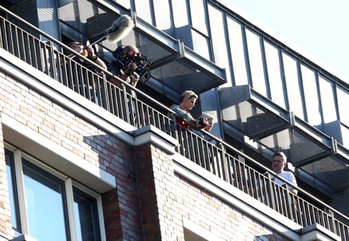 Elizabeth Banks ,Kristen Stewart and Crew ,.filming 3 Angel for  Charlie  at the  Fleet Island Hamburg