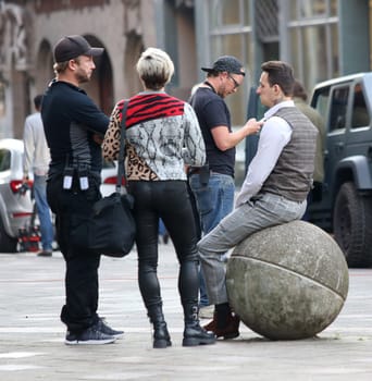 Kristen Stewart, Jonathan Tucker and crew,.filming 3 Angel for  Charlie  at the  Fleet Island Hamburg