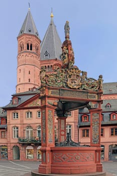 The market fountain and the cathedral in Mainz