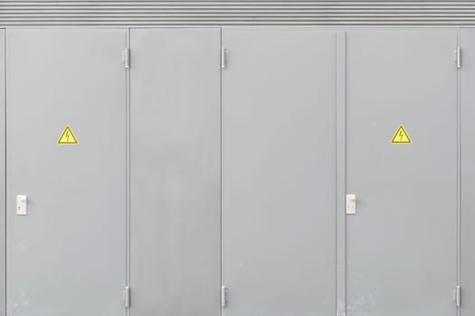 Control cabinet with electrical installations