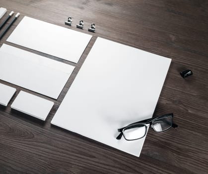 Blank branding stationery set on wood table background. Responsive design mockup.