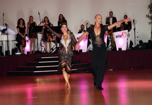 Christine Deck and Oliver Tienken dancing    at the University Gala Hamburg