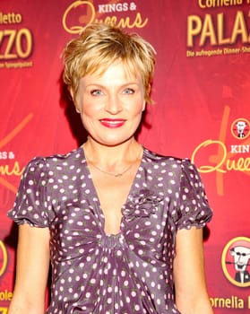Sanna Englund  , .Hamburg Premiere von    PALAZZO Dinner - Show King and Queens  im  PALAZZO-Spiegelpalast Hamburg