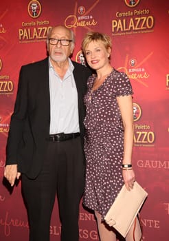 Karl Dall und Sanna Englund  , .Hamburg Premiere von    PALAZZO Dinner - Show King and Queens  im  PALAZZO-Spiegelpalast Hamburg
