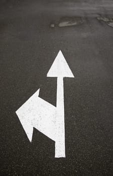 Directional arrow on asphalt, infromaci?n detail signal on the road, textured background