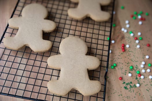 Decorating gingerbread men for Christmas