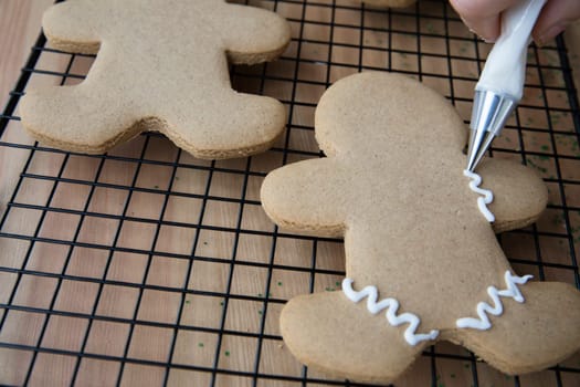 Decorating gingerbread men for Christmas