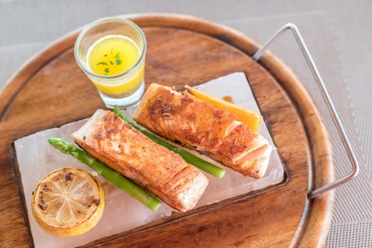 Grilled Atlantic Salmon with lemon sauce