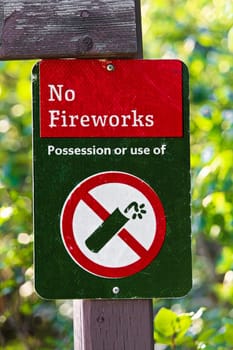 A No Firework Possession or Use Of sign.