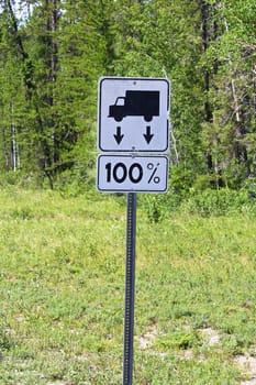 A road sign indicating that there currently are no load restrictions.