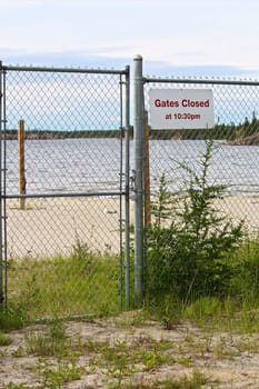Gate closes at 10:30 pm sign at a beach.