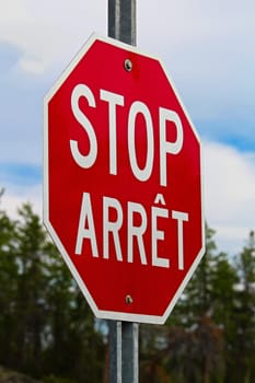 A stop sign written in both english and french.
