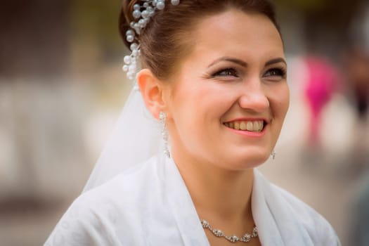Beautiful bride in wedding dress and bridal bouquet, happy newlywed woman with wedding flowers, woman with wedding makeup and hairstyle. gorgeous young bride outdoors. Bride waiting for groom. bride