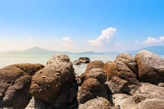 Beach Vacation Smooth Rocky Shore Blue Water Ocean Travel