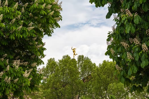 Stuttgart Golden Hermes Statue Schlossplatz Trees Outdoors Small Blue Sky