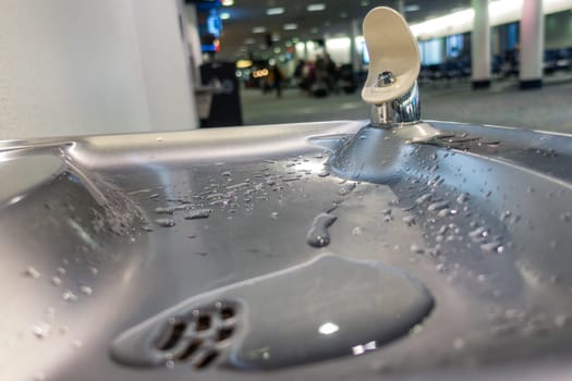 Drinking Fountain Puddle Idle Public Spicket