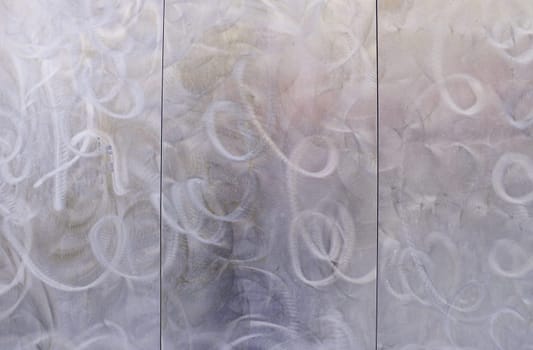 Wall decorated with bright metal circular shapes, construction and steel