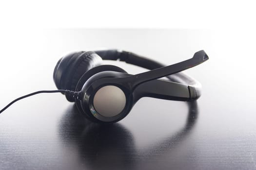 Headset Headphones Padded Ergonomic Black Plastic Modern Bright Work Desk
