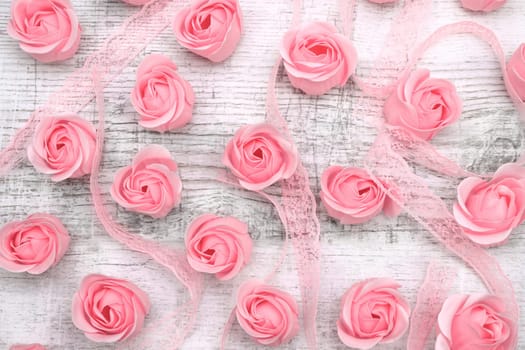 Pink roses on the wooden background