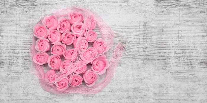 Pink roses on the wooden background