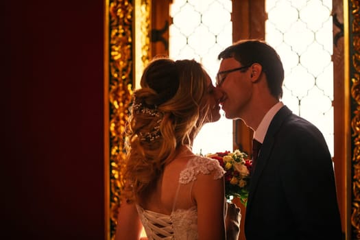 bride and groom on the background of the Kolomna Palace.