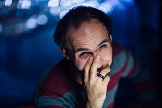 portrait of a guy in a hat on a blurred background.