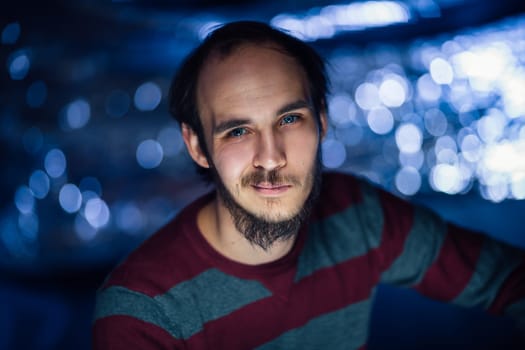 portrait of a guy in a hat on a blurred background.