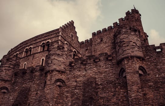 Castle in Amsterdam, construction and Roman architecture
