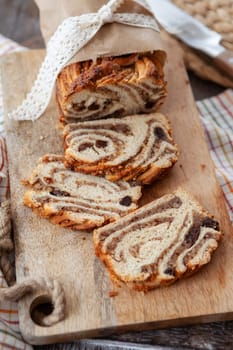 Braided cake with nut and raisin filling