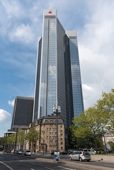 Trianon Tower mainzer landstrasse) with a historic building in front