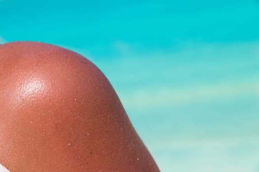 Woman shoulder under the sun at the dream beach