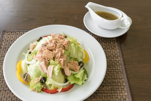 Fresh Tuna Salad with tuna dressing