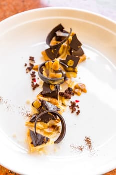 Chocolate tart with banana and icing