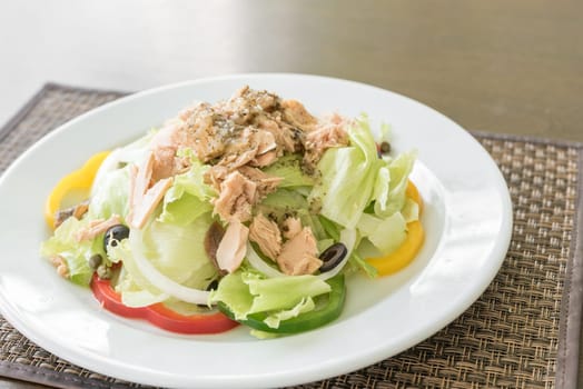 Fresh Tuna Salad with tuna dressing