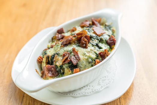 Baked spinach with cheese and becon