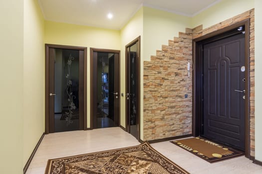 Spacious entrance hall in the apartment, three doors to the room, bathroom and toilet