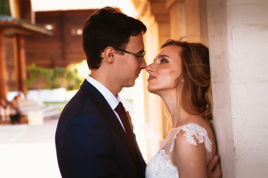 bride and groom on the background of the Kolomna Palace.