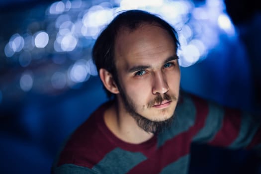 portrait of a guy in a hat on a blurred background.