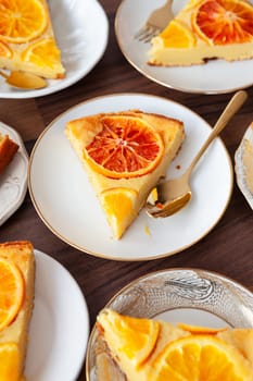 Fruity sponge cake with fresh candied oranges