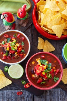 Spicey hot chili con carne with tortilla chips